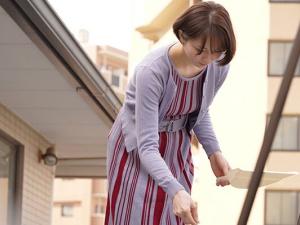 「…なんですか！？」細身なショトカ若妻に襲いかかった突然の悲劇！！カメラを回しながら上がりこんできた鬼畜にそのまま…