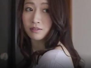 「息子の友だちのチ●ポに堕ちていく私…」母性をくすぐってくる少年相手にまんまとカラダを明け渡してしまった母！！