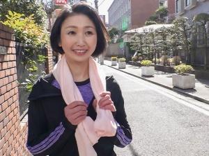 【50代】「おばさんにダメ、やめましょこんなこと！！」近所の熟女にムラムラが止まらない青年は突然襲いかかってしまう！！