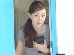 ＜人妻ナンパ＞マキシワンピでコンビニに来ていた美熟女をGET♡電ママッサージでまさかの着衣大量お漏らし！！