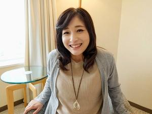 【ドＭ妻】熟れボディがたまらないアラフィフ熟女！！乳首責めで敏感に感じまくると、上目遣いフェラからアソコへ…