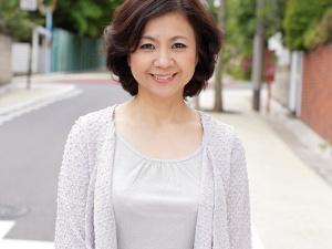 「ゆっくり楽しみましょ…」夫の出張中に若い男とうつつを抜かす不貞妻！！年甲斐もなく性の悦びをマン喫してしまう！！