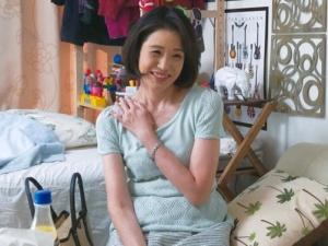 ＜熟女連れ込み＞「生唾飲んじゃった♡」清楚にしか見えないゆかりさん（53）が若者にお持ち帰りされ、恥ずかしい姿に！！
