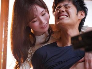 「カチカチじゃん…先っちょ好きなんだ？」久々に会ったお馴染みのお姉ちゃん…痴女に豹変した彼女にウブな僕のアソコはすぐに…