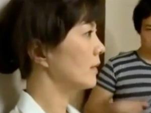 【ヘンリー塚本】「親父とずっとヤッてないんだってな」家庭内で始まってしまう不貞行為！！いきなりズボンを下ろした息子は…