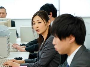 ＜女上司＞彼女がいるのに、好きになっちゃいました…社内での逆NTR体験！その美貌とSEXテクに、浮気じゃなく本気に…