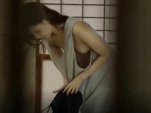【昏●レイプ】信頼していた近所のおじさんに睡眠薬を盛られ、手錠拘束！！目を覚ますとすでに男はレイパーと化しており…