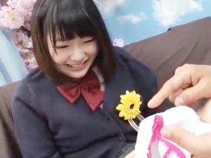 「ちょっと色ついてるよ？」黄ばんだパンティに赤面♡萌えカワ系の制服女子が恥ずかしがりながらオマンコ濡らして即SEX！！