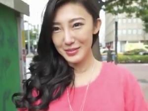 ＜人妻ナンパ＞「ちょっとだけなら・・・」ひと際目立ってた若奥様GET♡隠れ美巨乳おっぱいが揺れまくる無許可中出しセックス