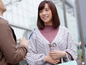 ＜熟女ナンパ＞「大丈夫よ、年齢的に♡」中出ししても笑顔で許してくれちゃう五十路に見えないおばさんが最高すぎる！！