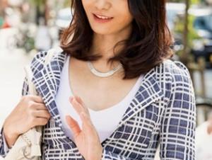 ＜熟女ナンパ＞街行く綺麗なおばさんに声を掛けて即セックス！！年の割に綺麗なボディを保っている主婦は性欲も旺盛！！