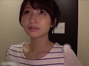 ＜流出＞ボーイッシュながら大きなおっぱいが魅力的なバイト美少女♡おじさん2人に遊ばれて中出しされちゃうヌケ確映像！！