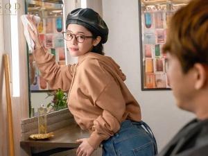 【美容室】「ずっと目が合いますよね…」色目を使ってくるお姉さんが突然ベロキス！！シャンプー台でさらなる痴女行為がっ！！