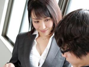 【逆援交】「緊張してるの？」志望校推薦をネタに男子を大人買い！！熟女のテクにうぶなチンポは即勃起しておばまんこは大満足