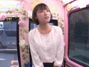 ＜人妻ナンパ＞「40歳です」驚きの見た目！20代にしか見えない可愛らしいショートカット奥さんに即ハメしちゃいます！