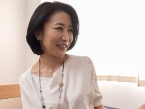 【筆おろし企画】「いいんですよ、ギュッとして…」緊張している童貞さんを母のような優しさと熟ボディで包み込む五十路おばさん