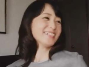「なんか興奮してきちゃった♡」50代の可愛いおばさんが青年に発情して相互オナニーから即ハメセックスやらかした！！