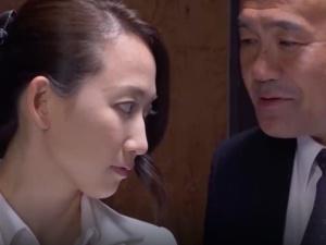【人妻NTR】「知らないわ、あんな人…」夫を裏切り、オヤジとのねっとりとした不貞セックスの快楽に堕ちていく妻！！
