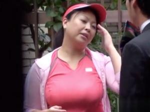 ＜熟女ナンパ＞「童貞って本当なの？」汗かき巨乳おばさんに声を掛けると「私で役に立てれば・・・」とまさかの神対応！！