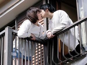 ＜幼馴染＞ツンデレのアイツと恋仲に・・・互いの両親がいない間に2人は急接近！！朝から晩までイチャラブ中出しセックスは続く