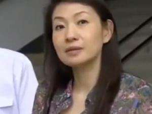 ＜ヘンリー＞43歳で未亡人となった妻・・・夫の実家である旅館に「嫁ぐ」ことになったのだが・・・＜大沢萌＞
