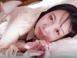 「イッちゃうイッちゃう！！」18歳のあどけない美少女なのに意外なエッチ好き！！射精後のチ●ポを咥えて来て放しませんｗｗ