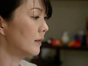 ＜熟女オナニー＞（あなた・・・）未亡人となった女は夫を思い出しながらバイブをしゃぶり寂しい自慰行為を始めてしまう