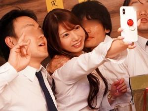 ＜相部屋NTR＞パートナーに満足してないOLは同僚社員の強引な誘いに強く抵抗せず、行きずりの快楽に溺れる！！