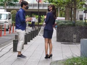 【素人ナンパ】「ちょっと営業周りに…」街で見つけた不動産社員はマスクを取ると驚きの美人！！脱がせてみるとスケベな下着で…
