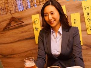 【女上司】旦那とヤッてないキャリアウーマンが「女」になった出張先！！誰もが羨む美貌＆美ボディを寝取られてしまい…