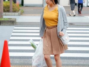 【人妻レイプ】不用心に玄関を開けたのが運の尽き！！首絞め＆イラマチオの窒息死寸前ハード強姦でえずきながら中出しされる！！