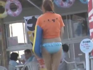 ＜海の家バイト娘レイプ＞リモバイ羞恥、鬼畜輪姦！！スレンダーボディの水着ギャルのオマ●コをこれでもかと犯して種付け中出し