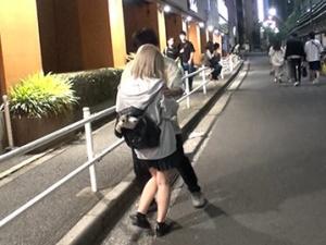 【家出少女中出しレ●プ】トー横界隈にいた金髪娘を連れ込み！！世間知らずな女子●生は悪い大人たちの餌食となってしまい…