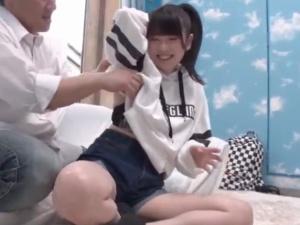 ＜MM号＞「ちょっと出てるんですけど…」JKくらいにしか見えない美少女を姿勢矯正とダマしてエッチなイタズラから即ハメ！！