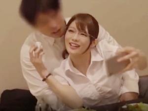 ＜相部屋NTR＞出張先の福岡での夜、ハメを外した若妻OLが絶倫上司に寝取られる！旦那からの電話を無視してイキ乱れる淫乱嫁