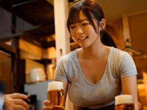 「店長…もっとさわって♡」やわらかおっぱいな看板娘と大将の居酒屋SEX！オヤジのチ●ポを彼女の方から積極的に愛撫して…
