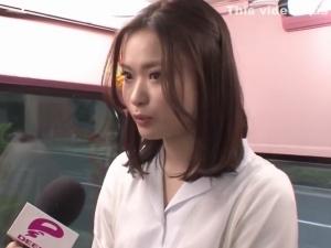 ＜ミラー便＞「え？キス・・・？」女子アナの卵が先輩レズアナウンサーの個別指導レッスンで女同士の快感に目覚めてしまう！！