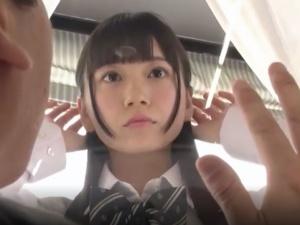 【JKリ●レ】可愛すぎてマジックミラー越しでは我慢できない！！たまらず裏オプを頼んでみると、添い寝からエスカレートして…