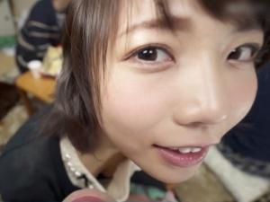 ＜逆NTR＞「バレたらお終いだね♡」彼女が近くにいるのにコソコソ淫語と濃厚ベロチューで勃起させ他人棒を寝取りにかかる痴女