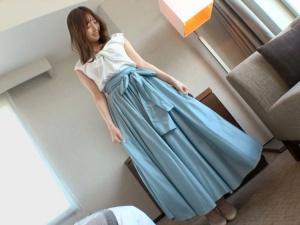 【丸ノ内OL】清楚な雰囲気ただようお姉さんは、脱がせてみるとちょいぽちゃな男好きボディ！！恥じらいながらのハメ撮りSEX