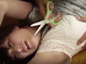 ＜人妻レイプ＞「ひいっ・・・」衣服を切り裂き、拘束、目隠し、女を震え上がらせる恐怖の強姦劇！為すすべもなく中出しされる