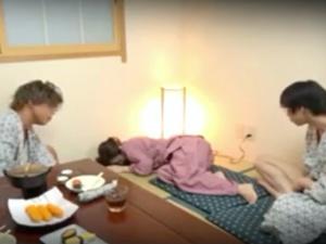 【昏睡レイプ】旅館の仲居がターゲットにされるマニア向け映像！！二人がかりで好き勝手にもてあそぶと当然のように生で挿入し…
