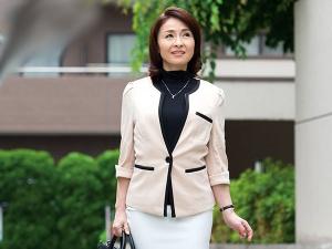 【生保レディ】「入れたいです…」「いいんですか…」50歳のヤリ手営業ウーマンのマル秘テク！！その美貌と確かな性技で…
