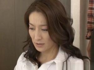 ＜代理出産の義母＞「あの子が子供を産めないのは私のせいでもあるから・・・」合法的に美熟女と中出しセックスできることに！！