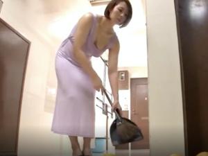 「の、ノーブラ…」あまりにもエロすぎる隣人妻にもう限界！！うっすいワンピースから透けるスケベボディにむしゃぶりついて…