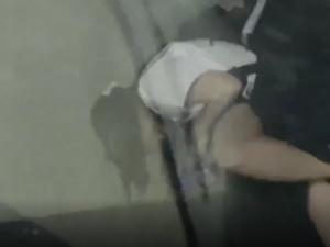 ＜レイプ＞少女を連れ去り集団で犯す危険映像…イラマチオから制服を切り裂き幼いオマ●コにチンポをねじ込み中出しする鬼畜たち