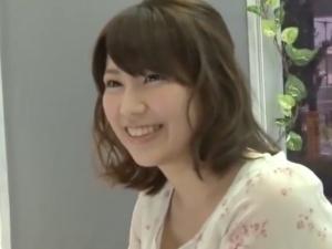 ＜MM号＞「経済学部の4年生です」可愛らしい女子大生が信用できる男友達と混浴体験！友情があっさりと男女の関係に・・・