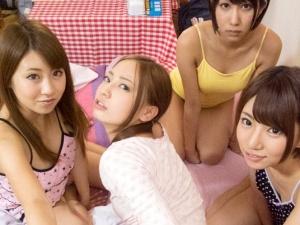 ＜ハーレム＞「お兄ちゃん、私にも挿れてよ！」妹と友達がボクのチンポを奪い合い！いくら中出ししても彼女たちは満足しない！