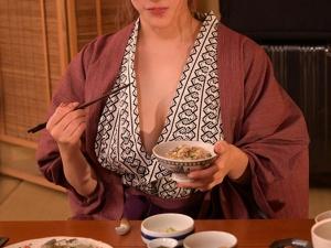 「おっきくなっちゃってるね♡」出張先でデカパイ女上司の誘惑！！乳首責めとベロチューでとろけて、そのままエスカレートし…