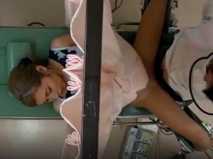 ＜産婦人科痴漢＞「えっ、何してるんですか！？」旦那と一緒にやってきた出産未経験ギャルに勝手にチンポ挿入して中出しする医師